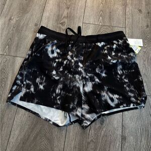 All in motion 5” run shorts with underwear lining